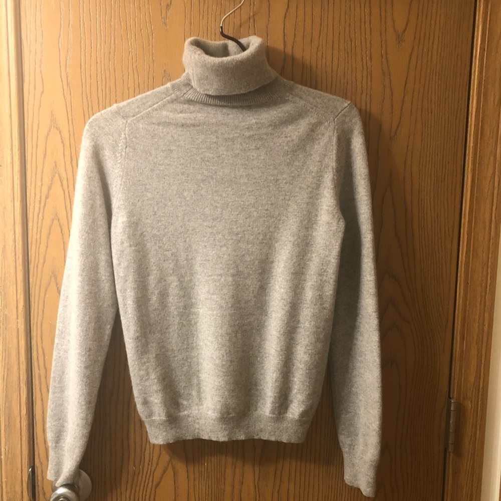 Uniqlo Cashmere Turtleneck Sweater